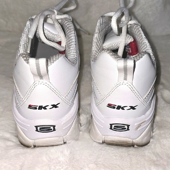 Skechers Energy Timeless Vision - White with Red Accent Athletic Shoes - Picture 4 of 6